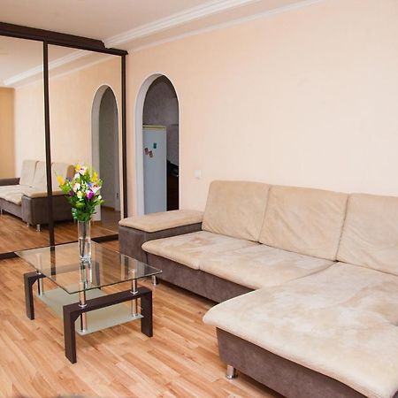 Zaporizhia Semi Luxury Apt On Yatsenka 8 Near Intourist Hotel מראה חיצוני תמונה